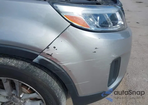 2015 Kia Sorento Lx z USA, uszkodzony, nr VIN 5XYKTCA65FG568235